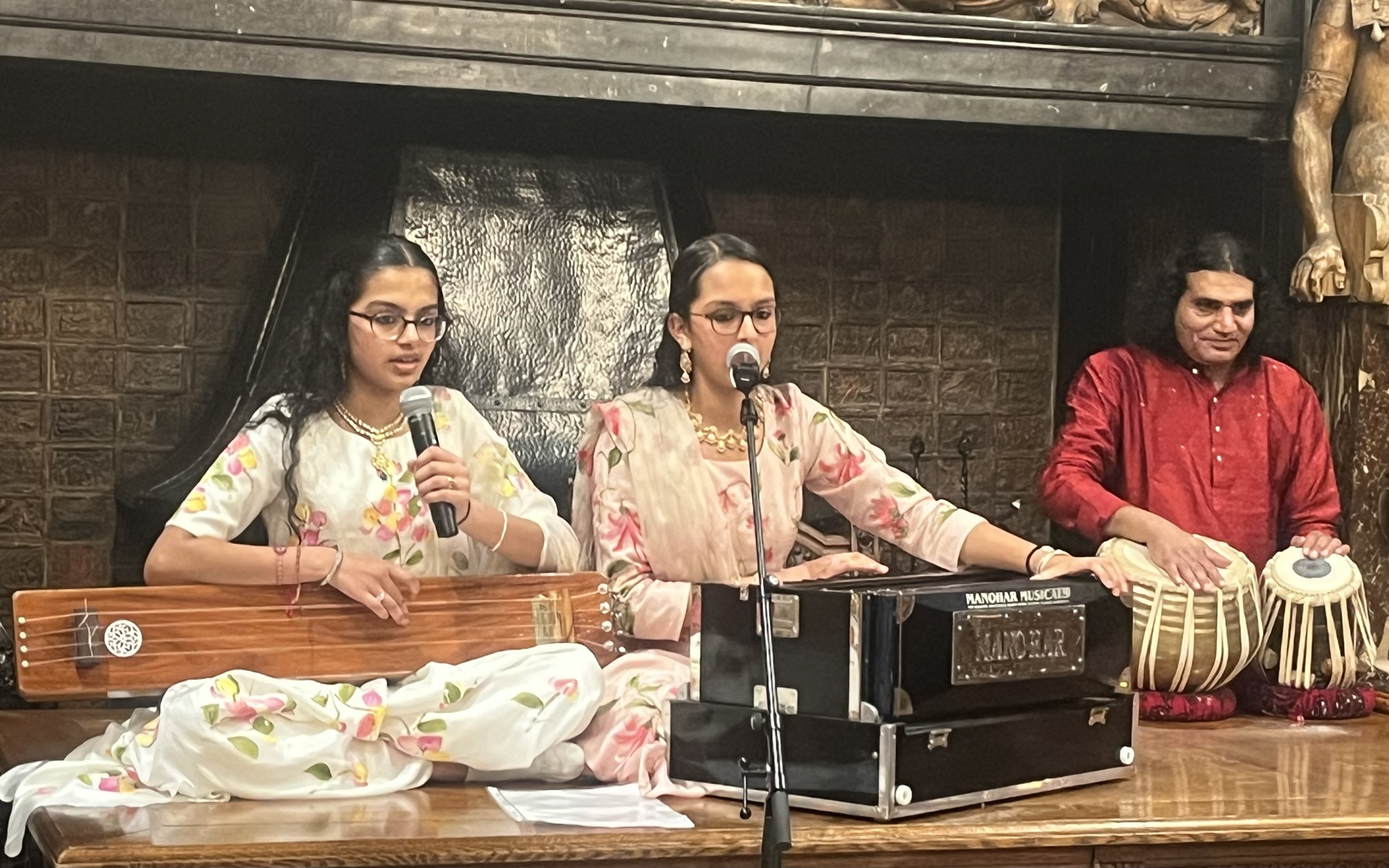 Cultural presentation at HFE Diwali in Antwerp