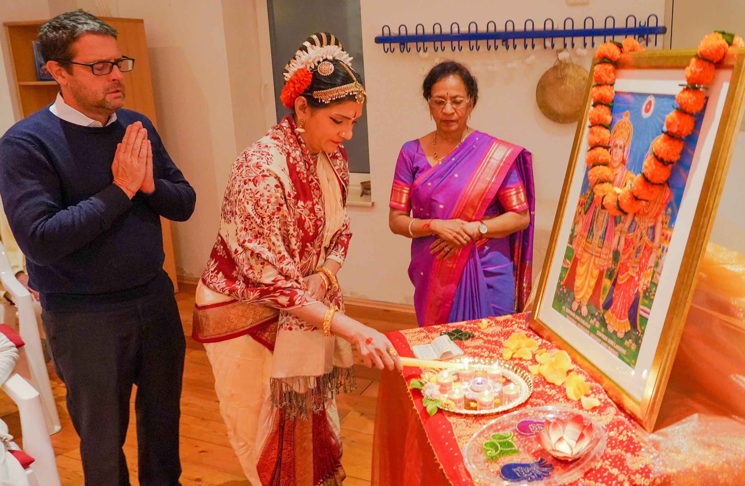 Lighting of the lamp at Moringen Diwali